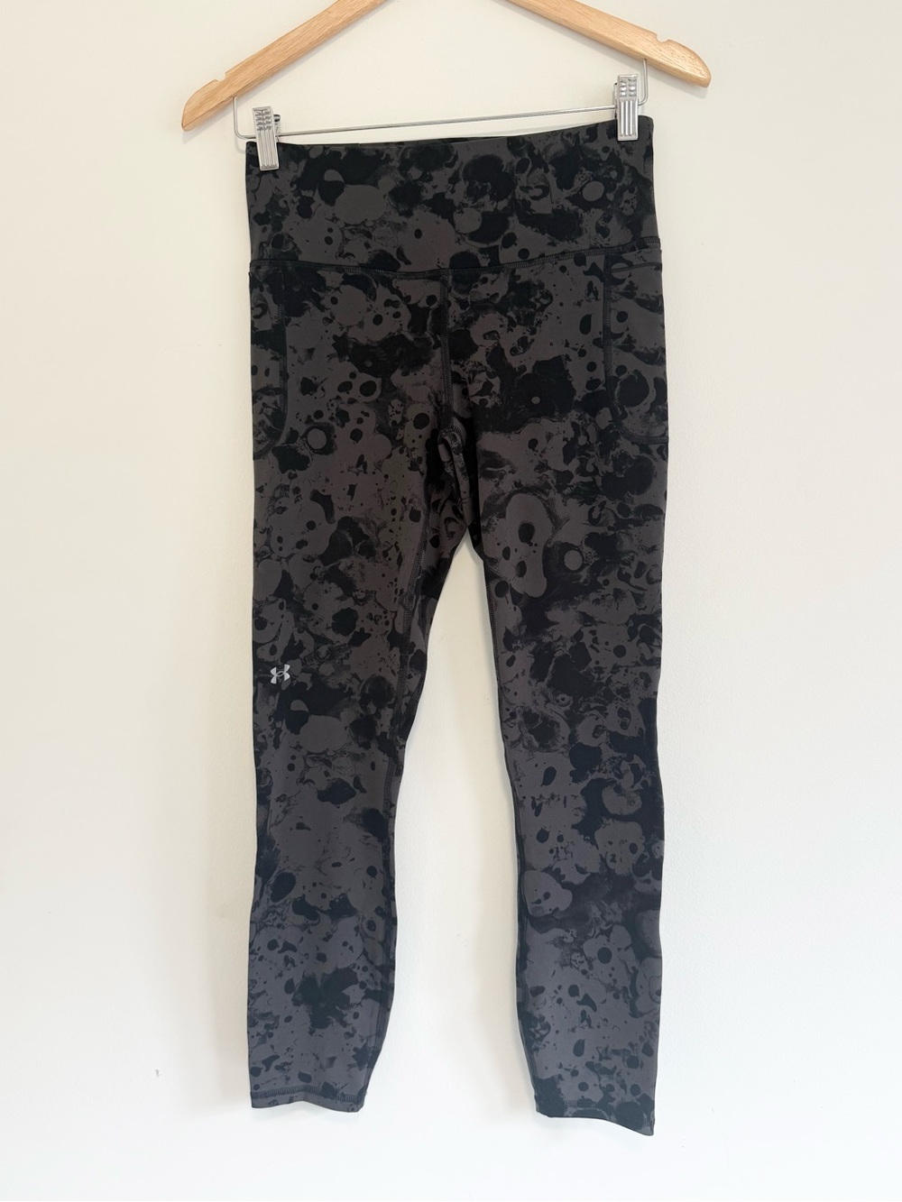 Under Armour Woman’s Black & Grey High Rise Leggings Woman’s Medium NWT